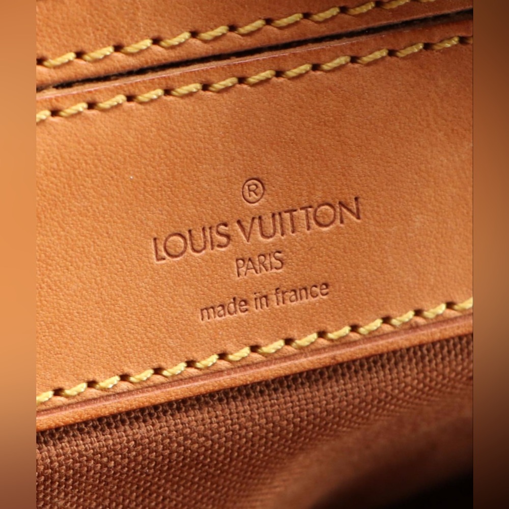 Louis Vuitton Sac Souple in Monogram Canvas and Leather - Picture 6 of 10